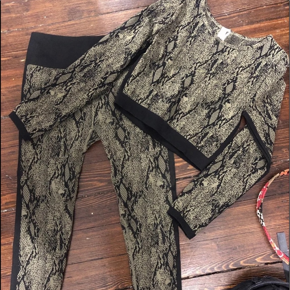 Fabletics Gym Set - image 1